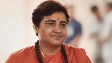 भोपाल लौटीं Sadhvi Pragya Thakur ने दिया कांग्रेस को झटका, दिग्विजय सिंह का नाम लेने से किया मना