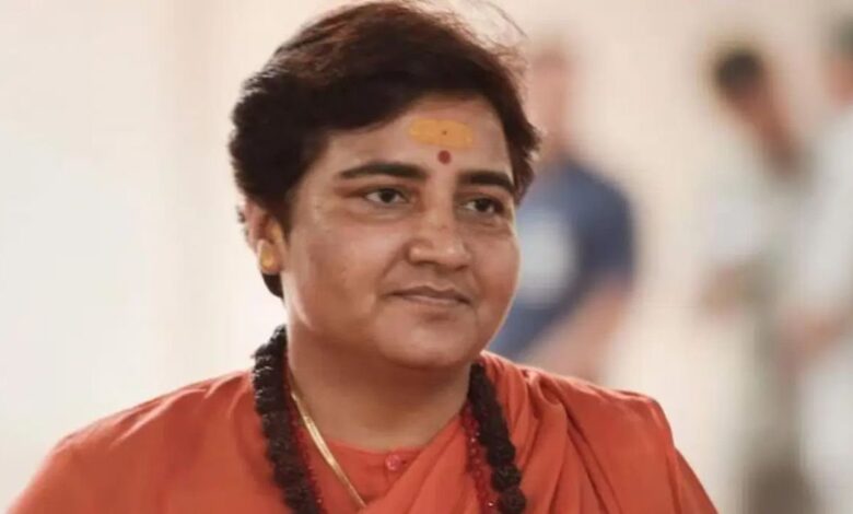 भोपाल लौटीं Sadhvi Pragya Thakur ने दिया कांग्रेस को झटका, दिग्विजय सिंह का नाम लेने से किया मना