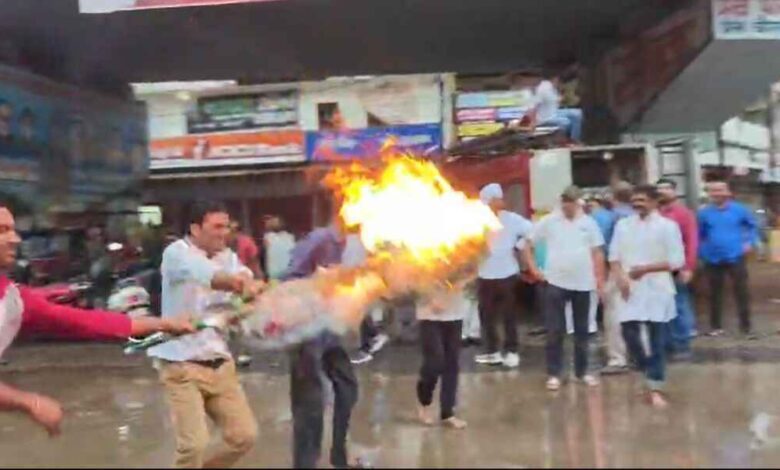 करेली में पुतला दहन
