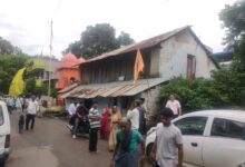 मकान पर सबकी नजर