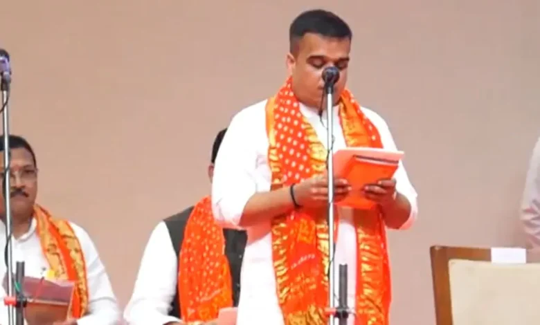 गुजरात में भूपेंद्र पटेल की नई टीम बनी: 26 मंत्रियों ने ली शपथ, 19 नए चेहरे शामिल; हर्ष संघवी डिप्टी सीएम, रिवाबा जडेजा को भी मिला मौका Janta express live