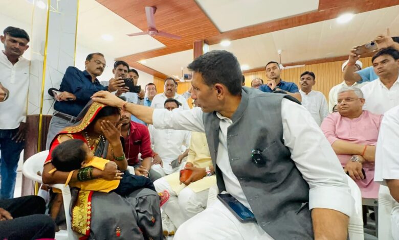 प्रदेश कांग्रेस अध्यक्ष जीतू पटवारी पहुँचे इटारसी-सुखतवा, छिंदवाड़ा में प्रभावित परिवारों से की मुलाकात