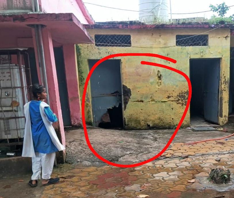 सफाईकर्मी गायब, टंकी में गंदा पानी, लैट्रिन जर्जर — बसुरिया स्कूल की हालत शर्मनाक, प्रशासन की नींद अभी तक नहीं टूटी!