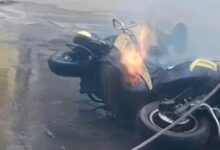 गाडरवारा में इलेक्ट्रॉनिक टू-व्हीलर में अचानक लगी आग, लोगों ने बुझाई लपटें Janta Express Live