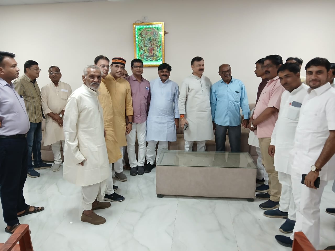 मंत्री राव उदय प्रताप सिंह
Janta express live