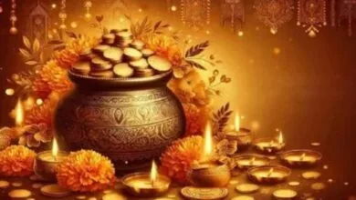 Dhanteras 2025 Muhurat: इस साल धनतेरस 18 अक्टूबर को मनाई जाएगी। जानें धनतेरस पूजा का शुभ मुहूर्त, विधि, देवी लक्ष्मी, भगवान धन्वंतरि और कुबेर देव के मंत्र, और खरीदारी का सही समय। Janta express live