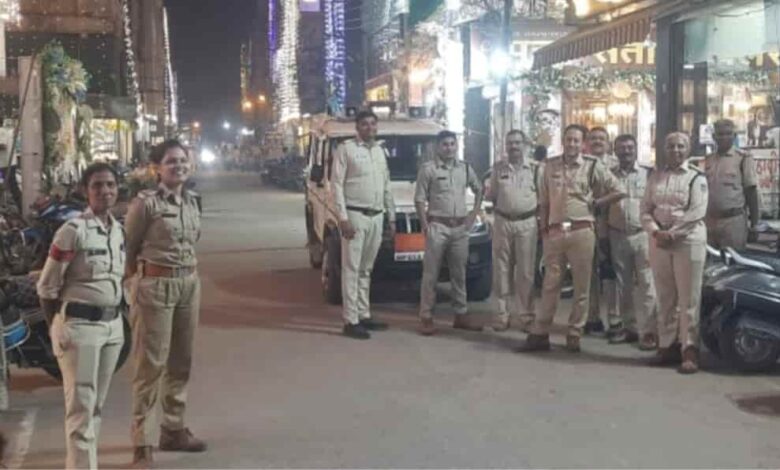 दीपावली पर इटारसी पुलिस का सुरक्षा तंत्र मजबूत, महिला पुलिसकर्मी भी दे रही पहरा Janta express live