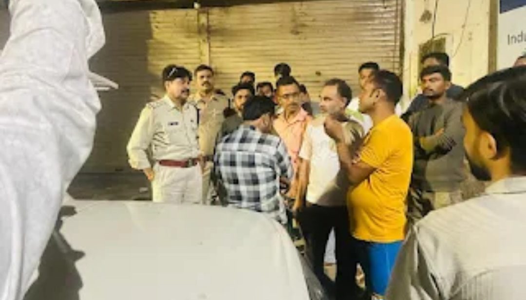 जबलपुर की 17 वर्षीय छात्रा का शव गाडरवारा के पास रेलवे ट्रैक पर मिला, कोचिंग जाते समय हुई थी लापता — सुसाइड नोट में लिखा “मैं अब जा रही हूं, कभी नहीं लौटूंगी”
Janta express live