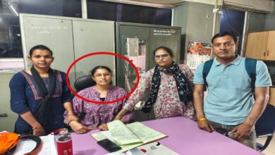 लोकायुक्त की बड़ी कार्रवाई: 15 हजार की रिश्वत लेते रंगे हाथों पकड़ी गई महिला अधिकारी, नोटशीट पर हस्ताक्षर के लिए मांगे थे 30 हजार रुपए