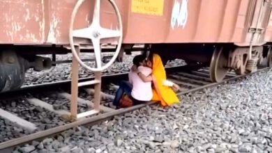 Romance-on-Rialway-Track