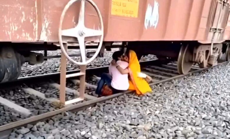 Romance-on-Rialway-Track