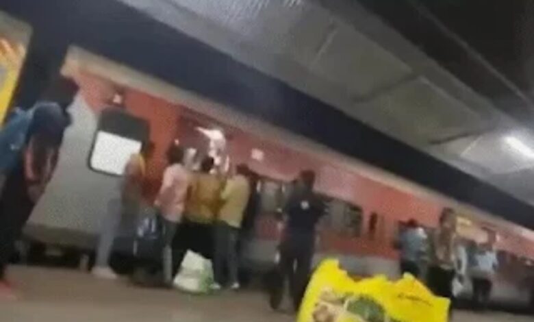 जबलपुर रेलवे स्टेशन Janta express