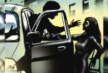 चलती कार में रेप