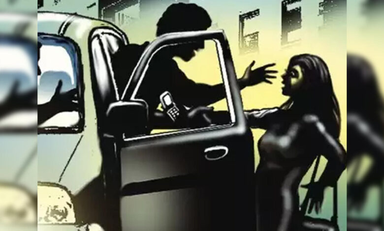 चलती कार में रेप