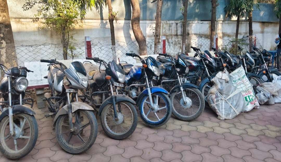 मोटरसाइकिल चोर गिरफ्तार