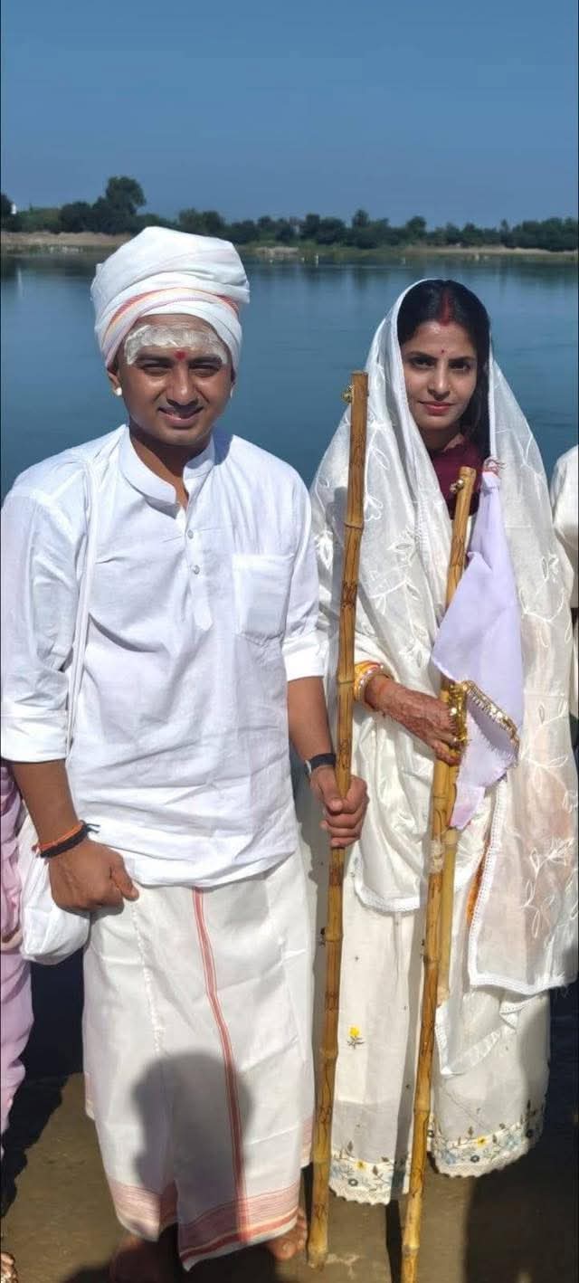 नर्मदा परिक्रमा शिवम यादव रोशनी