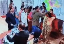 महिला कर्मचारी आत्मदाह प्रयास